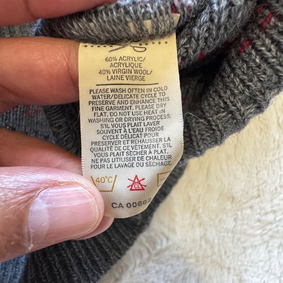 Vintage INGO Canada Gray V-Neck Sweater with Red Accents Wool SZ Medium - Picture 2 of 5